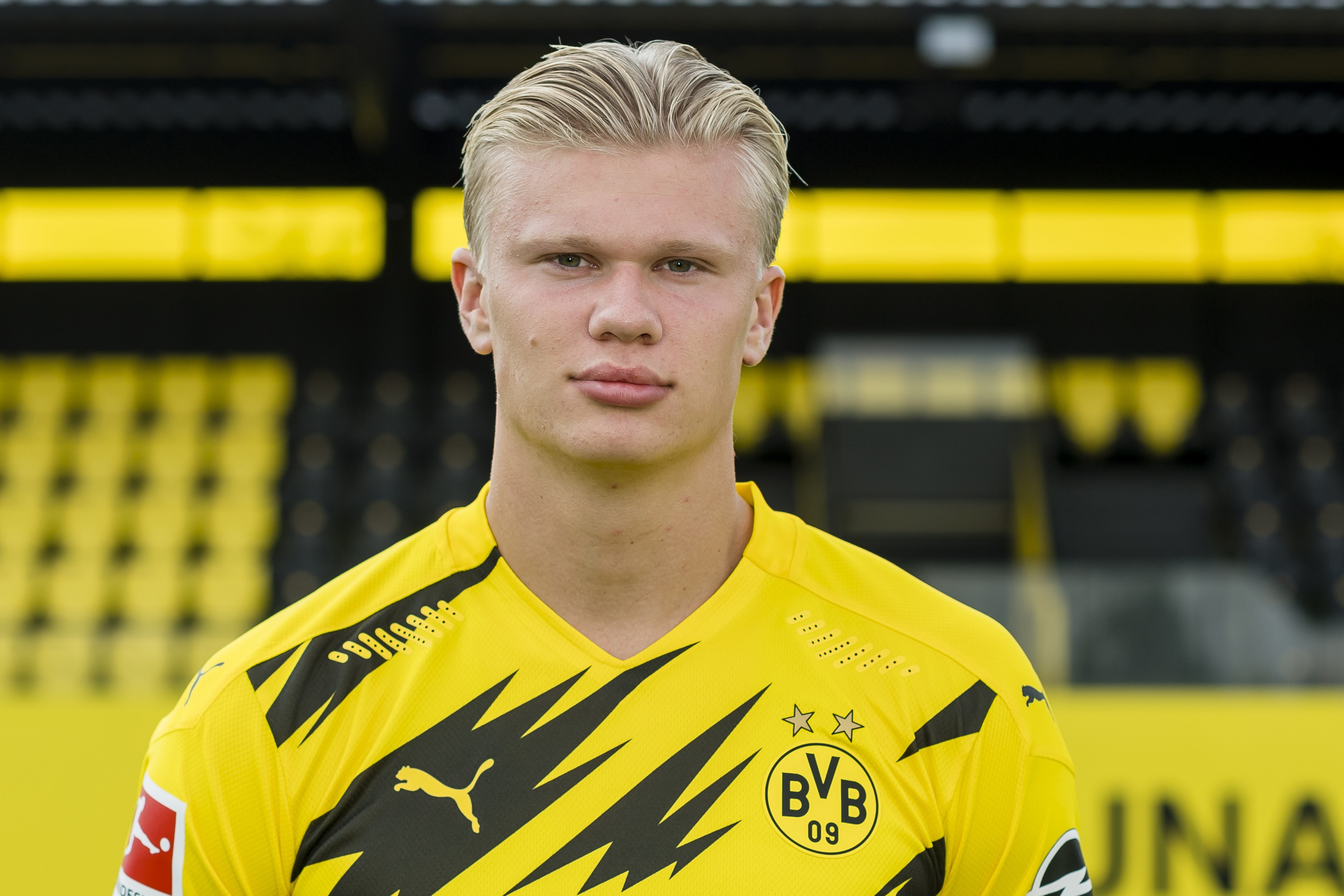 国足新主帅引发热议（国足新帅上任引热议）