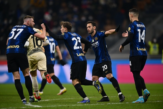 罗马诺：16岁基亚拉将与拜仁签署新合同，成为俱乐部长期计划（罗马诺：16岁基亚拉将与拜仁签订新约，纳入俱乐部长期规划）