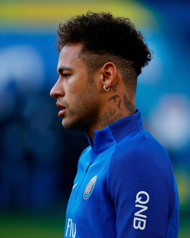 上海U20男足队员失利后哭成一片，徐根宝：哭什么？责任在我（上海U20男足失利后队员痛哭，徐根宝：别哭，责任我来担）