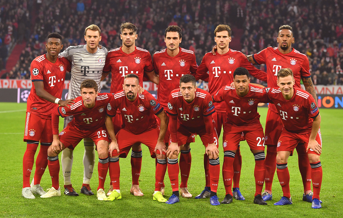 曼联英超15轮4-1胜狼队，近3轮不败，B费2射1传，助球队冲至第六，有望重返欧冠区。（英超第15轮：曼联4-1击退狼队，B费梅开二度+助攻，近3轮不败升至第六，剑指欧冠区）