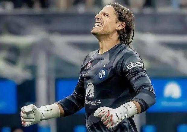 TA：皇马寻求引进后卫和中场；他们愿听取对罗德里戈的报价（TA：皇马寻觅后卫和中场补强，愿听取罗德里戈报价）