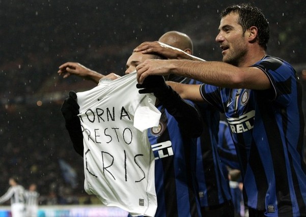 莱奥一剑封喉，AC米兰1-0复仇拉齐奥，登顶意甲积分榜坐山观虎斗（莱奥致命一击，AC米兰1-0雪耻拉齐奥登顶意甲，静观群雄争锋）