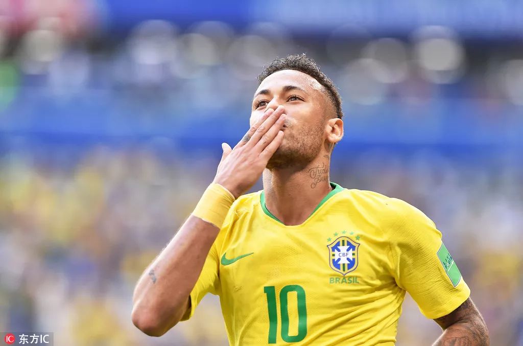 懂球帝12周年120大瞬间总冠军：球王加冕，梅西捧起大力神杯（懂球帝12周年120大瞬间之巅：球王封王，梅西高举大力神杯）